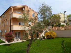 Apartments with a parking space Vinkuran, Pula - 21016